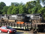 NS 8433 takes a breather while NS 9758 brings in the C&W freight