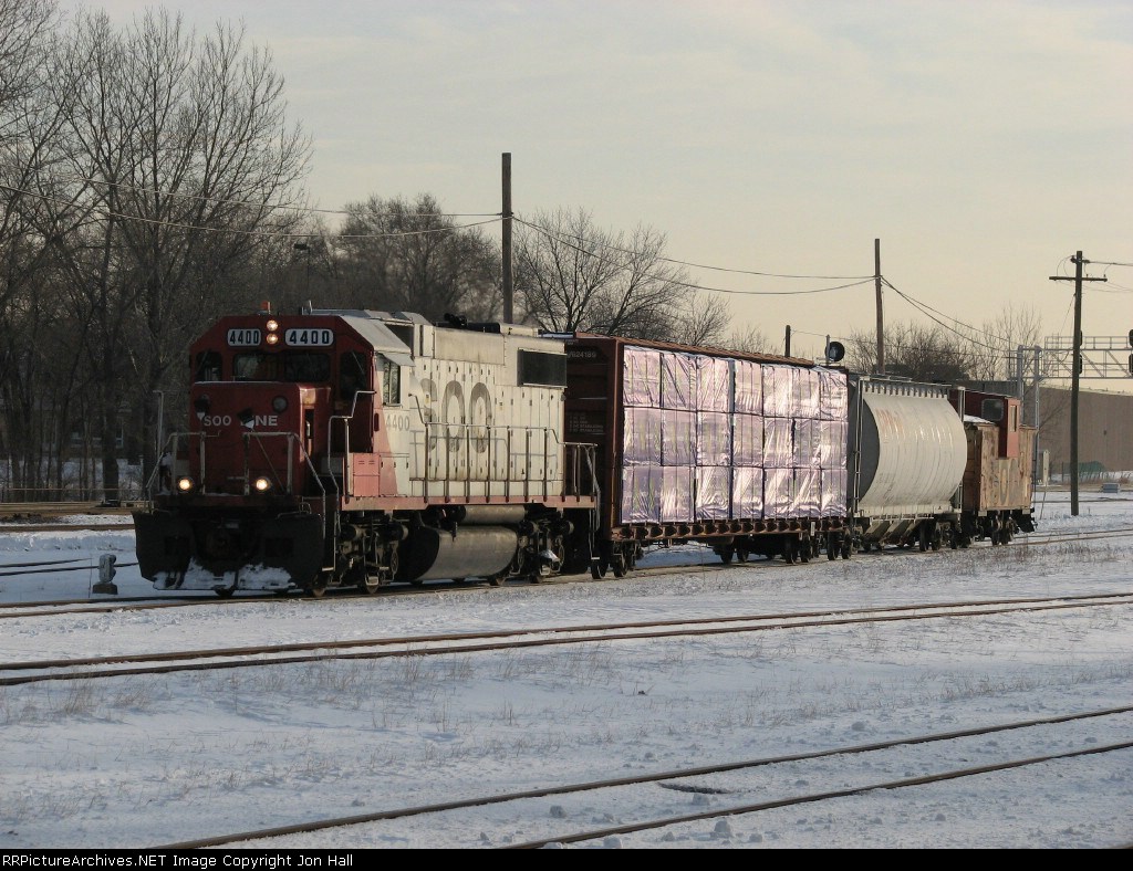 SOO 4400 starts west with its' short local