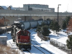 M338 heads heads into town as a CTA train passes overhead