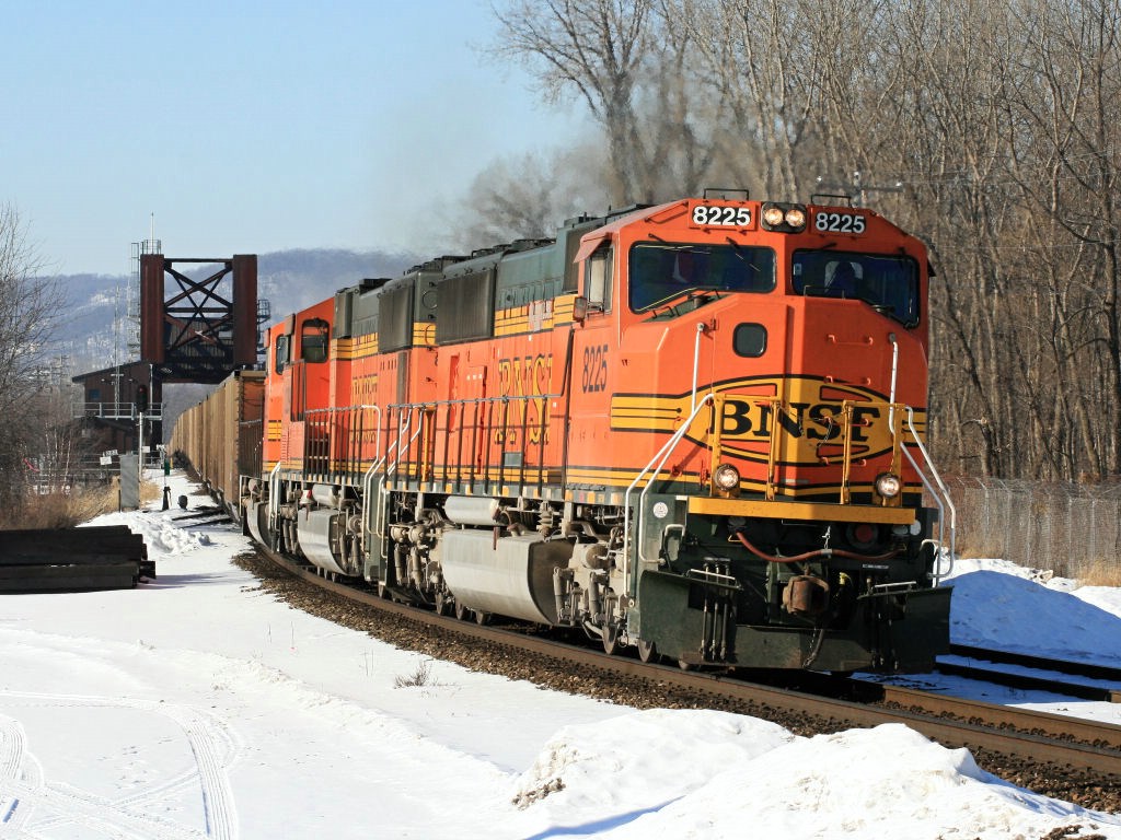 BNSF 8225