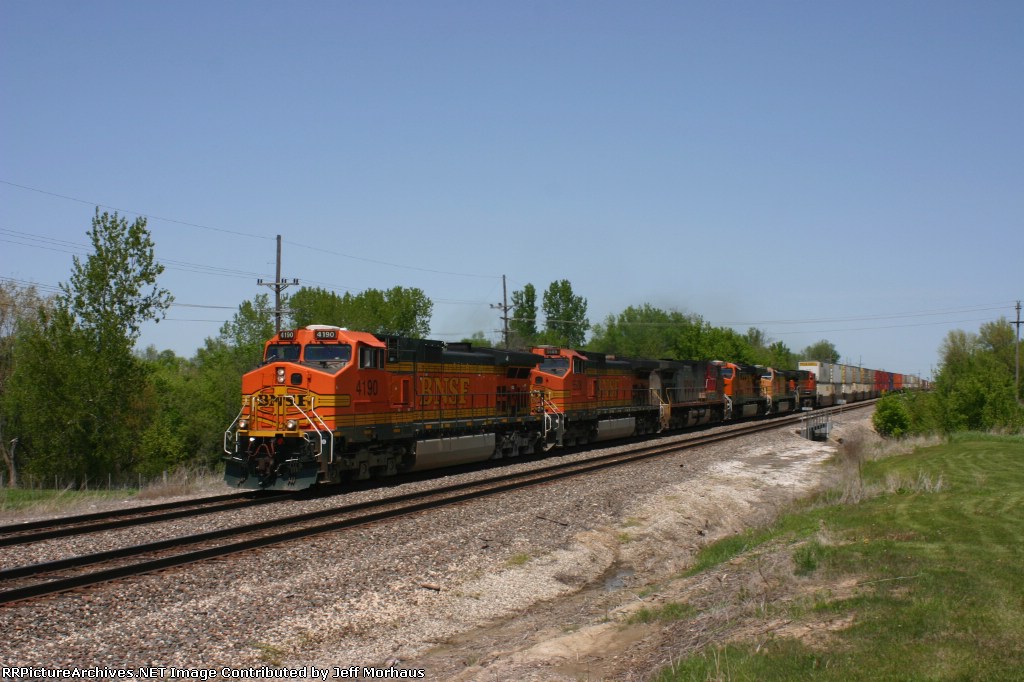 BNSF 4190  Thats what Iv always liked about the BNSF, they always over power their trains.