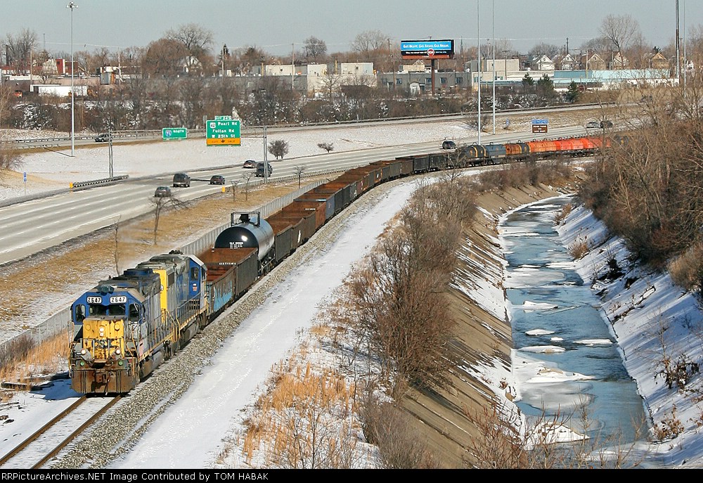 CSX 2647 on Q355-16