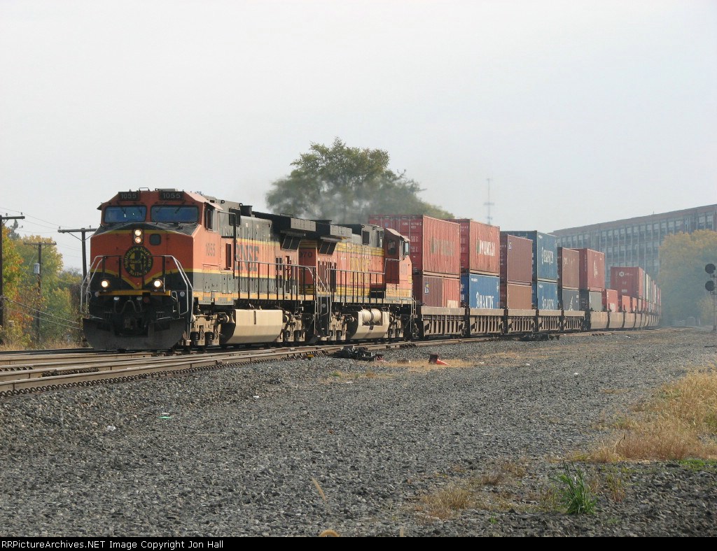 BNSF 1055 & 4370 lead 23N west