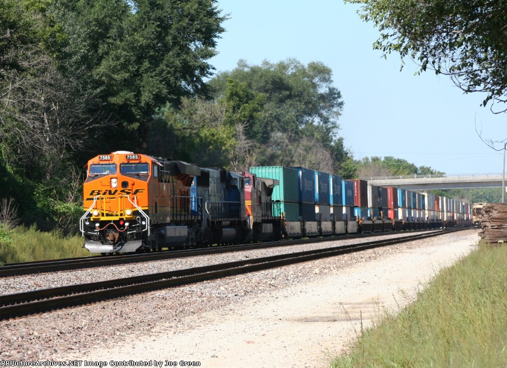 BNSF 7585