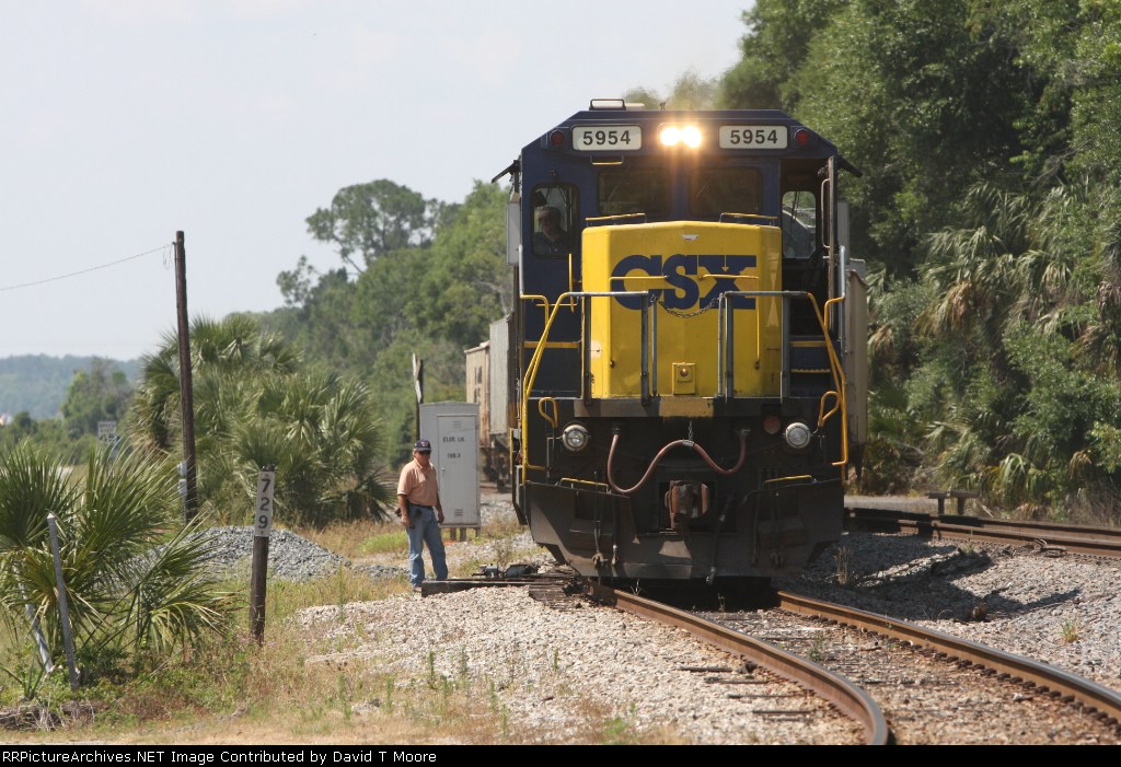 CSX A781-07 backs off the sub as the conductor waits to throw the derail.