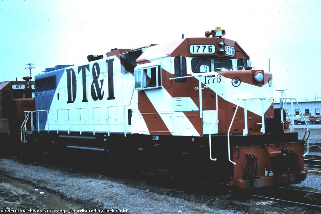 DT&I 1776 is ex DT&I 228