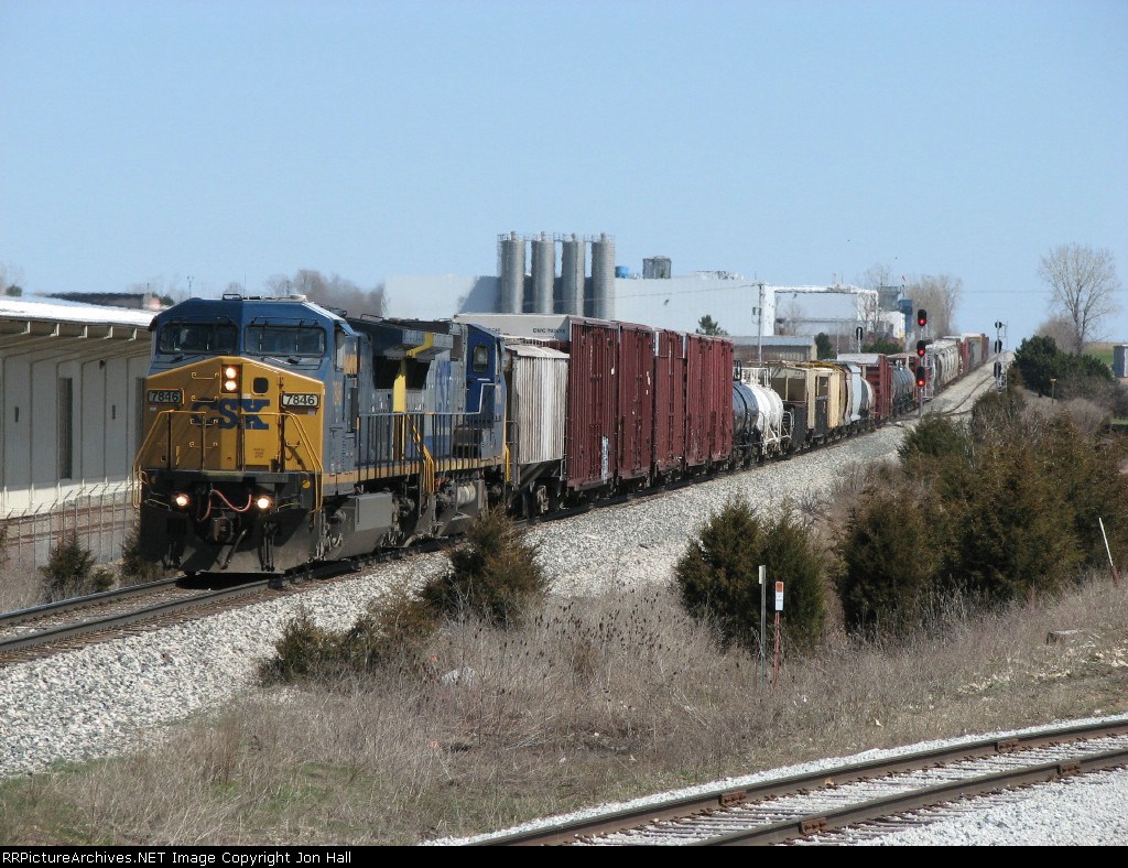 Q335-14 heads west with shorter than average train