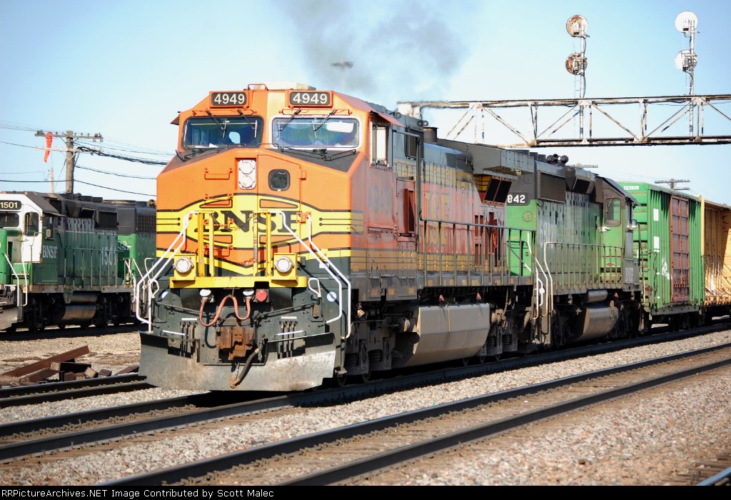 BNSF 4949 & 6842