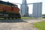 BNSF 5303 chasing its tail