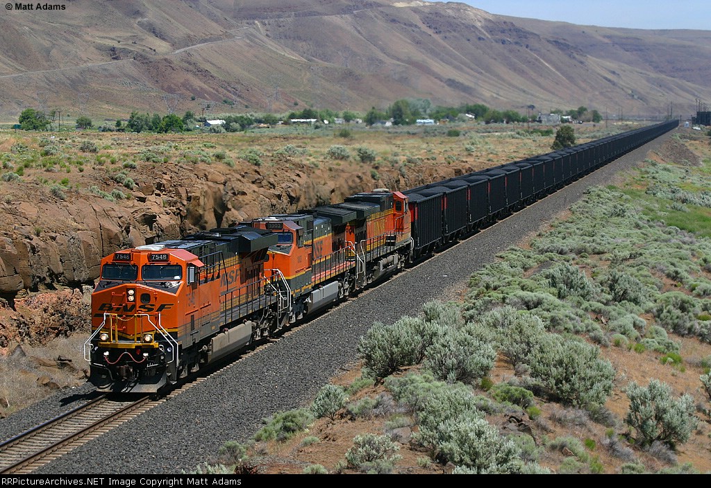 BNSF U-LAURBE0-13T - Loaded Coke train