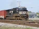 NS 9865 leads a transfer job into CSX Cayce Yard