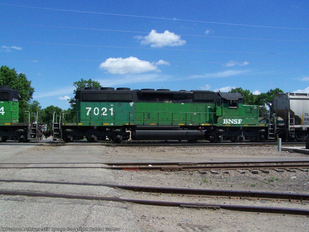 BNSF 7021 In Two-Tone Green!