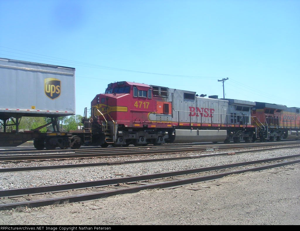 BNSF 4717