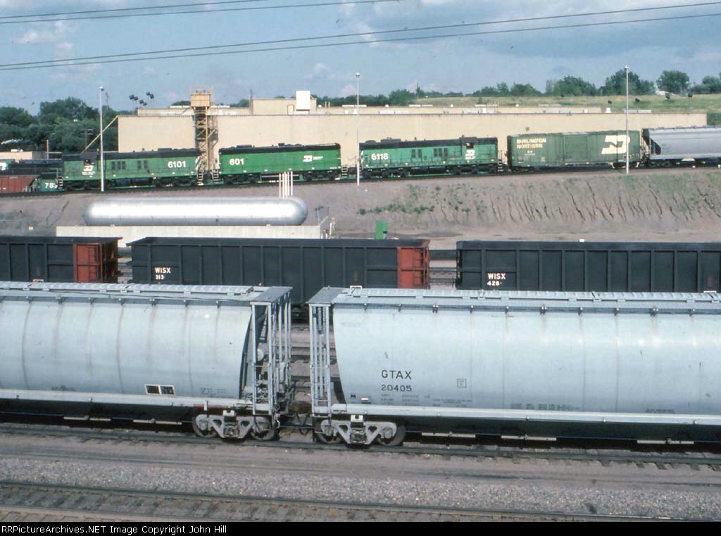 1245-27 Hump power at BN Northtown Yard