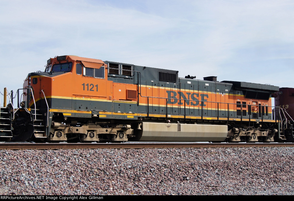 BNSF 1121 Eastbound