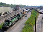 090919050 Triple SD40-2's work the hump while one of the last operating SD39s takes the tunnel at BNSF Northtown Yard 