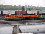 091014001 BNSF 1877 & TEBC6 BNSF 258 at Northtown Yard