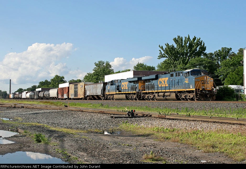 CSX 705 on Q-417