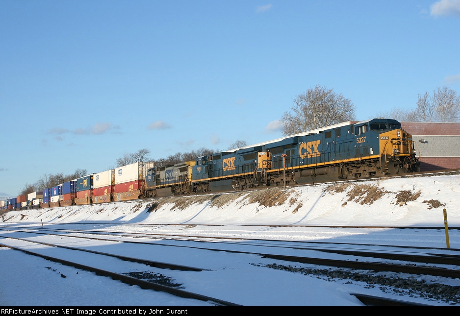 CSX 5327 on Q-156