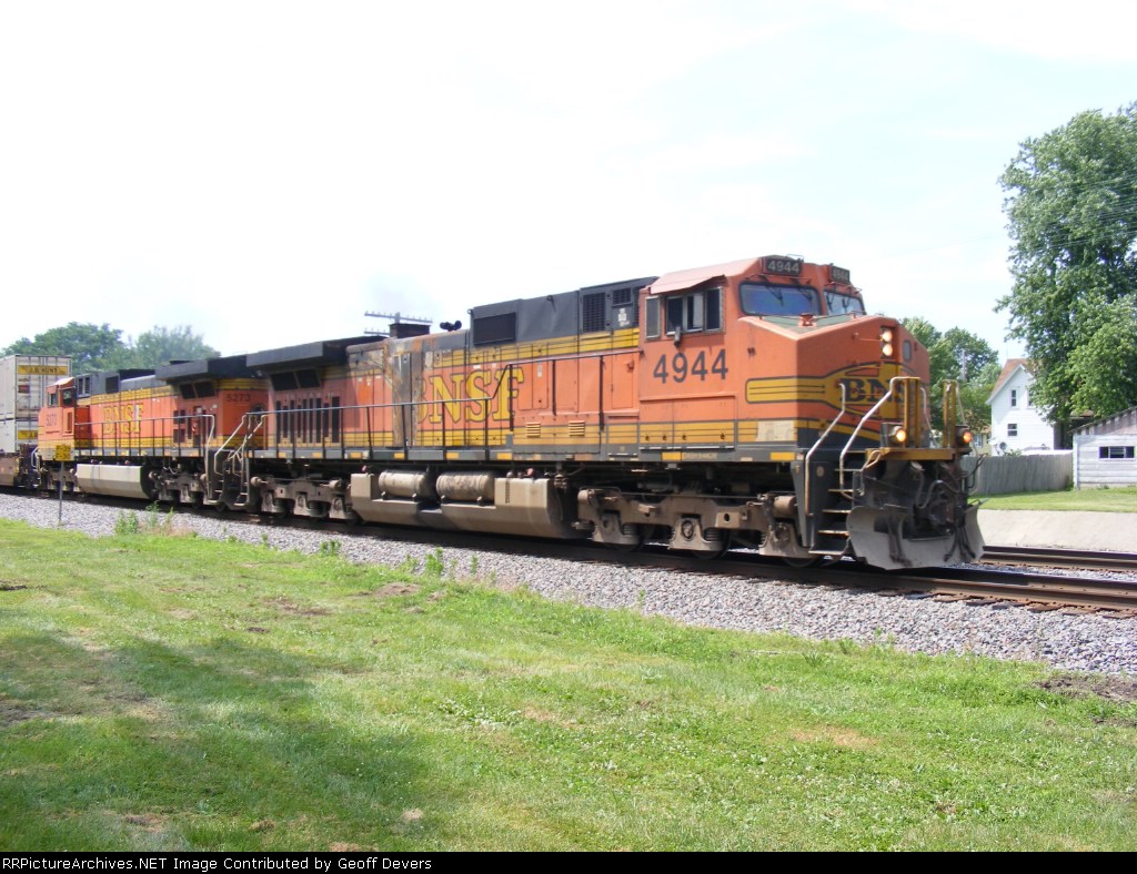 BNSF 4944