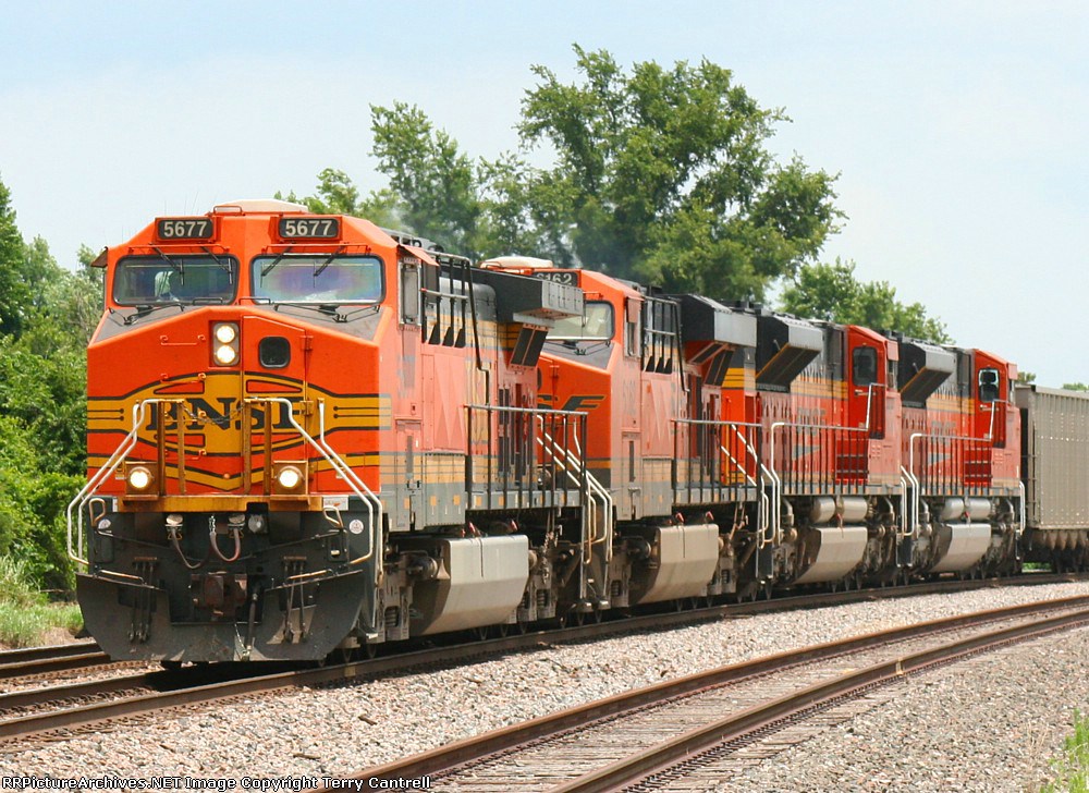 BNSF 5677