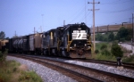 NS 5187 sits on the siding with train D292.