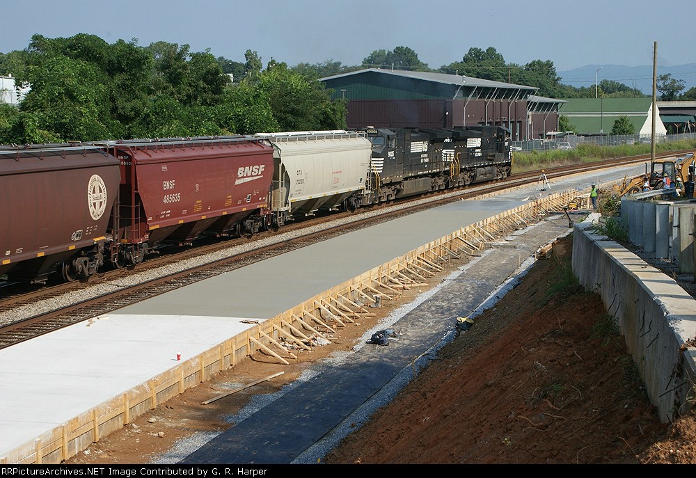 75 - NS train P98 drifts past fresly poured train platform concrete at Kemper Street station