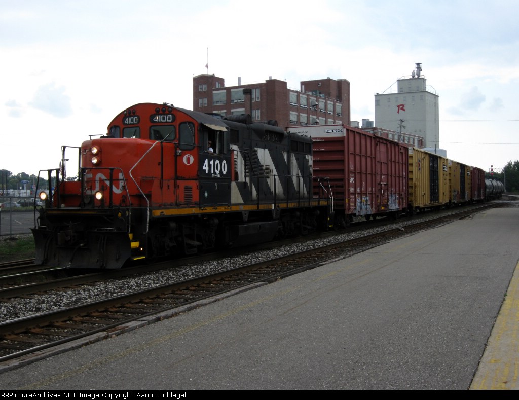 CN 4100 Train 521 East Bound End of Day