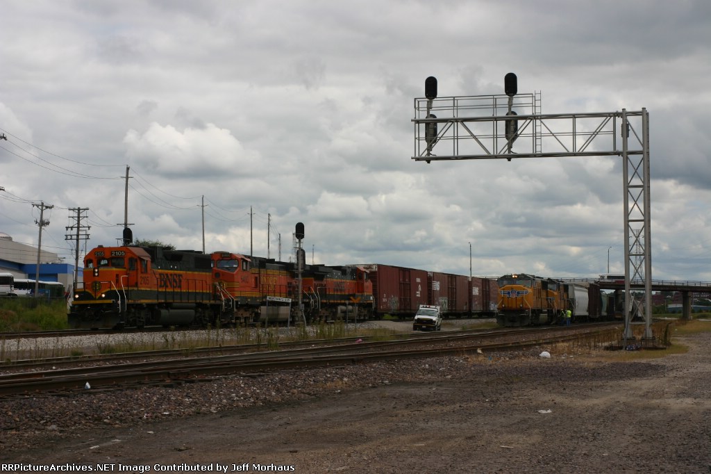 BNSF 2105