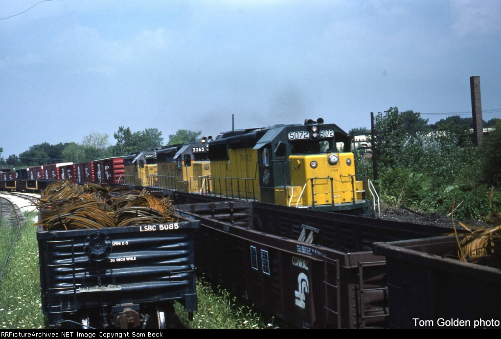 CNW 5072, UP 3265, and 3057 at the GTW Interchange