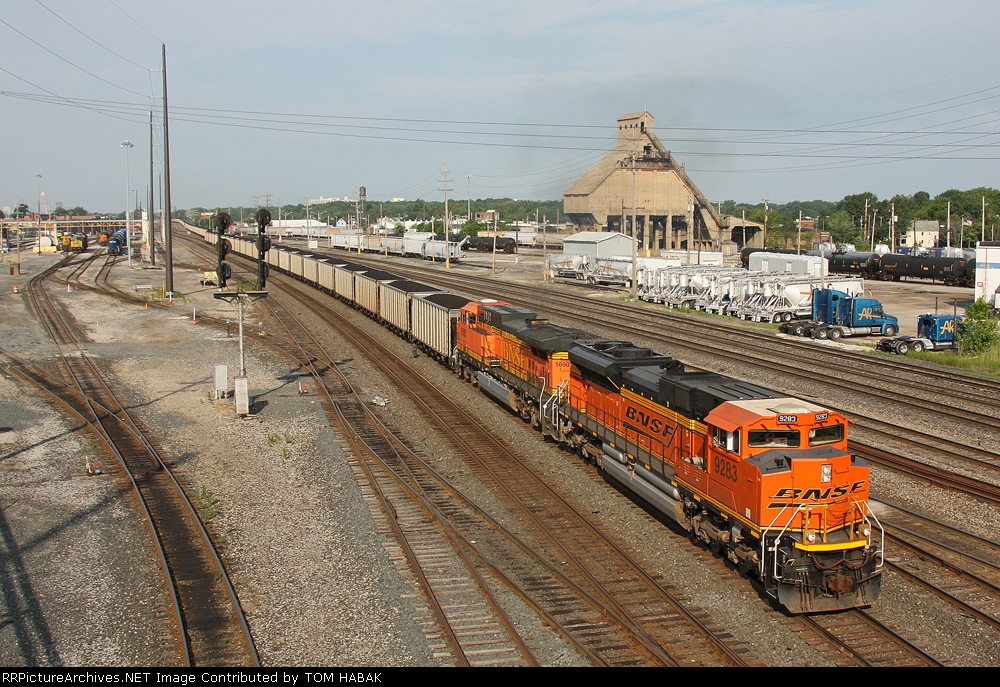 BNSF 9283 on CSX N859-26