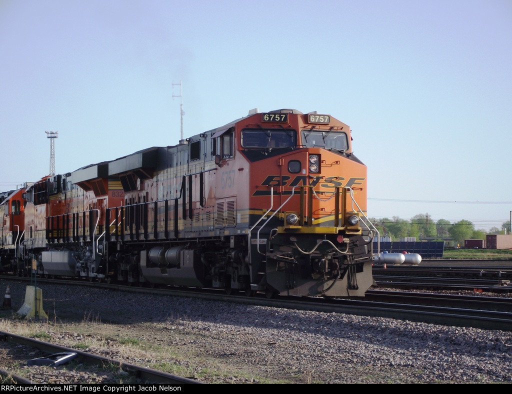 BNSF 6757