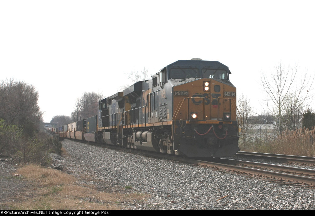 CSX 5485 and train Q034