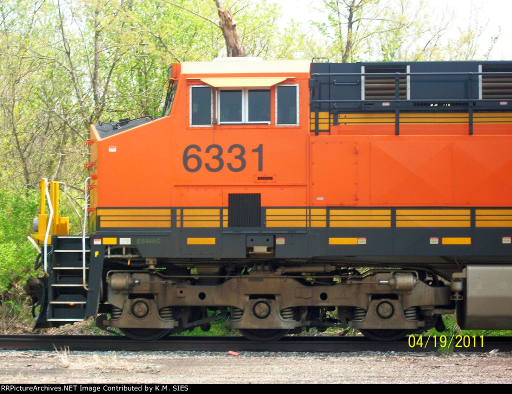 BNSF ES44AC 6331