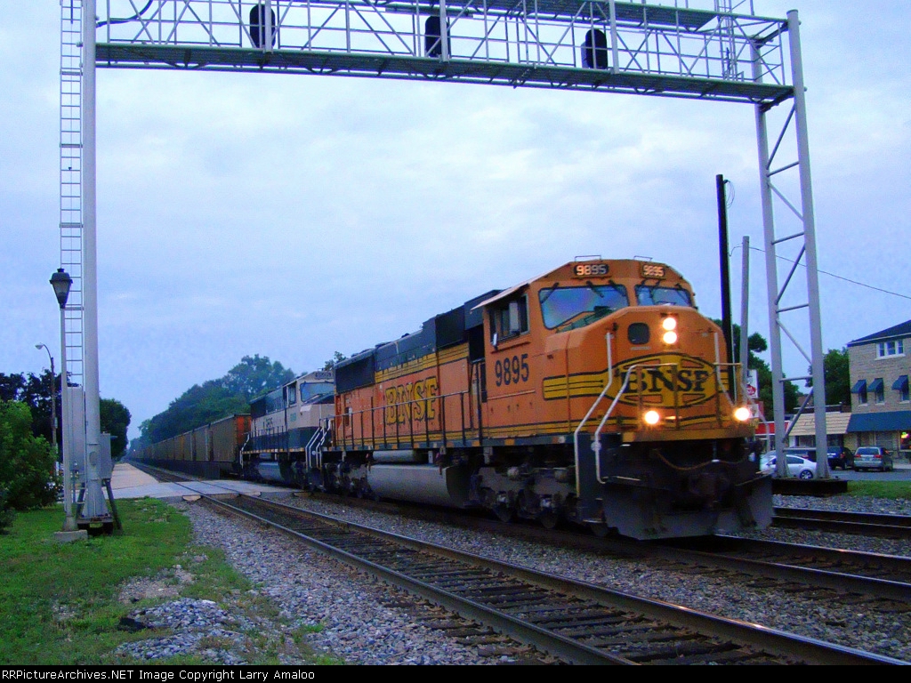 BNSF 9895