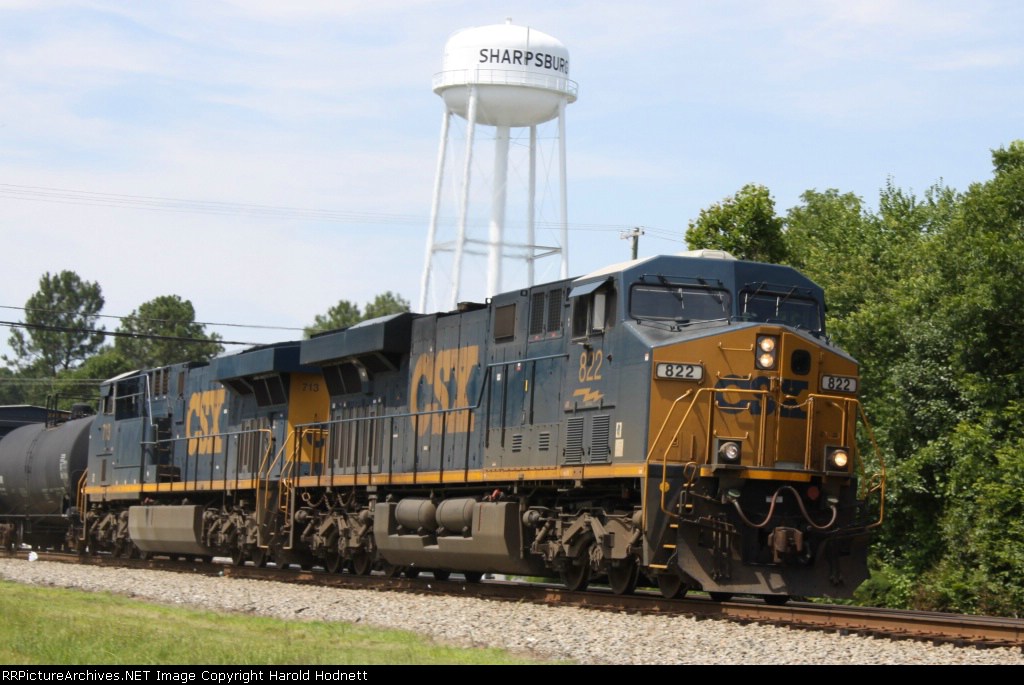 CSX 822 & 713 lead train Q438 northbound