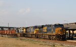 CSX 881 leads train F018-16 northbound