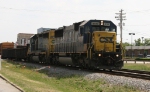 CSX 8720 leads train Q450 northbound