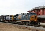 CSX 5275 leads a train northbound