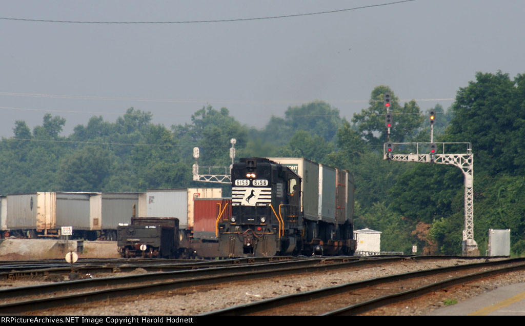 NS 6156 pulls a cut of cars out of the intermodal yard