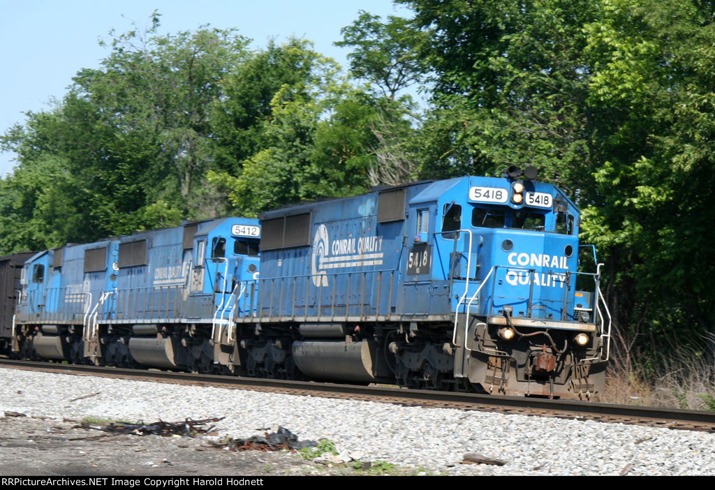 NS 5418 leads train 158 northbound