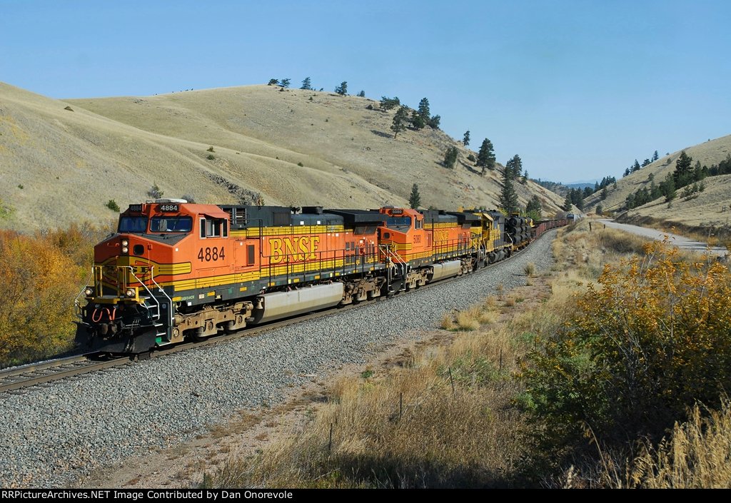 BNSF 4884