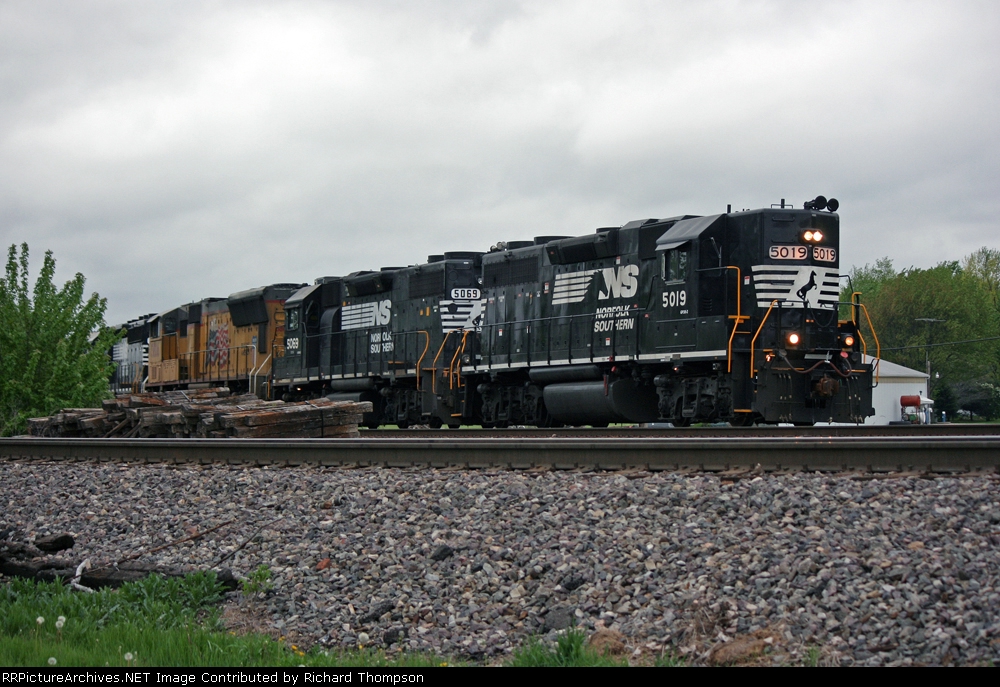 NS 5019 on NS 303