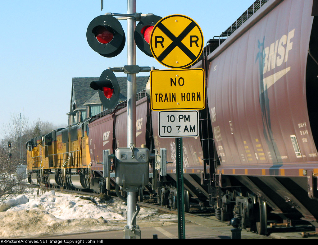 110215035 Westbound UP-powered Grain Train On BNSF Wayzata Sub.