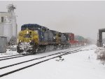 CSX 31 & 7690 lead Q196 east on a snowy January day