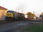 CSX 511 & 5233 hit the diamond with Q015