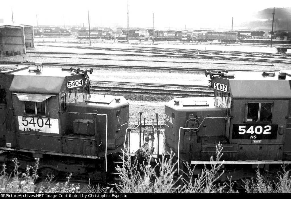 NS SD50 5404 & 5402