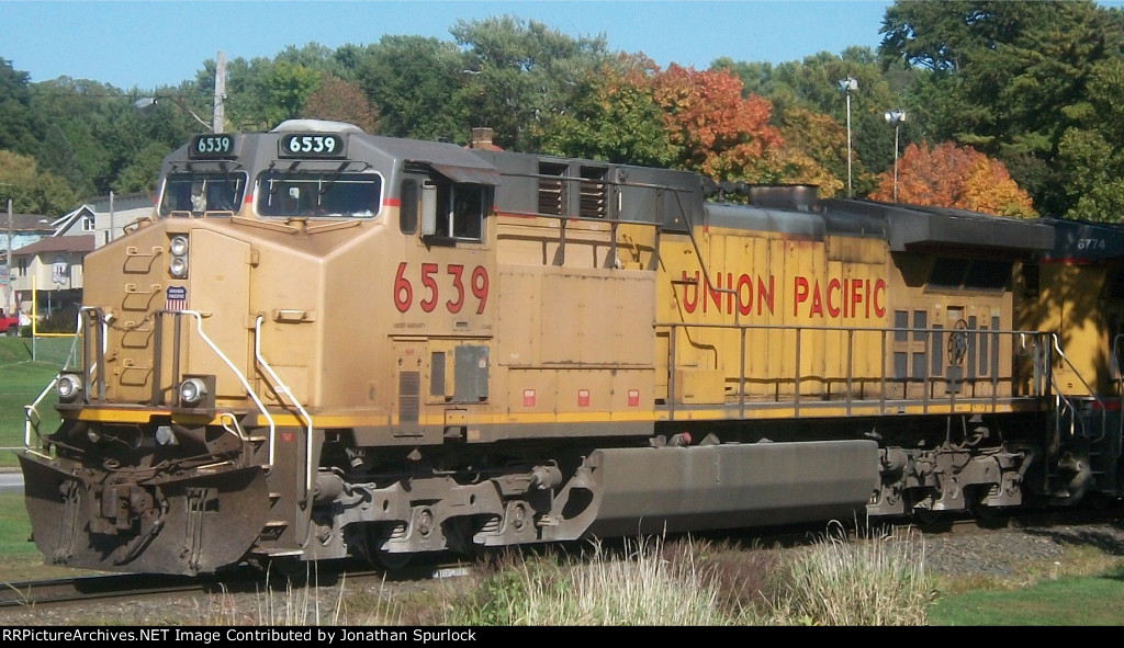 UP 6539, front and conductor's side view