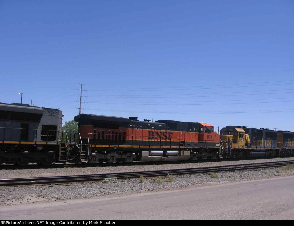 BNSF 1121