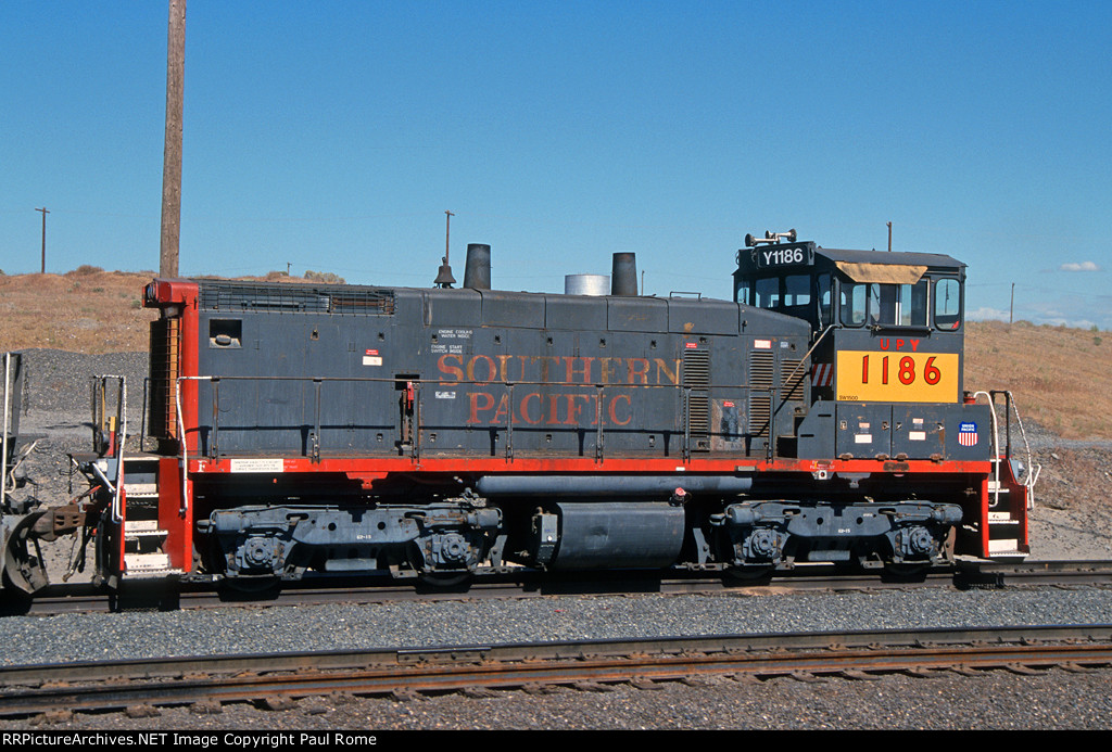 UPY 1186, EMD SW1500, at the UPRR Hinkle Yard